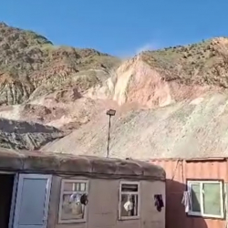 Жумгал районунда жер көчкү жүрүп, көмүр кенинде иш токтотулду