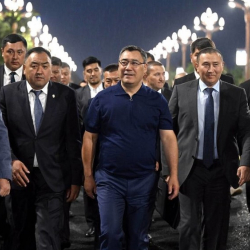 Президент Чыңгыз Айтматов проспектисинин жаңыланган бөлүгүн көрдү