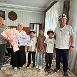 Ош шаарында дагы бир үч эмдин үй-бүлөсүнө батир берилди