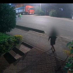 В Бишкеке задержали мужчину, угрожавшего оружием прохожим на улице