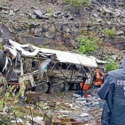 Якутияда автобус жардан кулап, үч кыргызстандык каза тапты