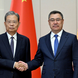 Жапаров Кытай парламентинин төрагасы менен жолукту