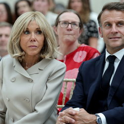 Эммануэль Макрон жубайын эркек эмес экендигин айтты