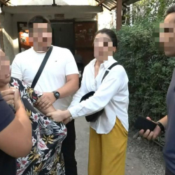 В Оше задержана завуч школы-гимназии им.Кирова при получении взятки в размере 10 тыс. сомов