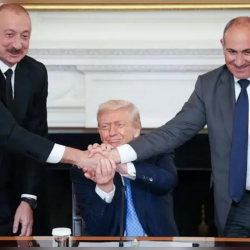 Пашинян менен Алиев АКШда Армения менен Азербайжандын тынчтык мамилелери тууралуу Декларацияга кол коюшту