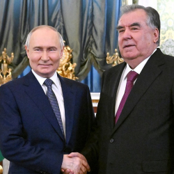 Путин Эмомали Рахмон менен телефон аркылуу сүйлөштү