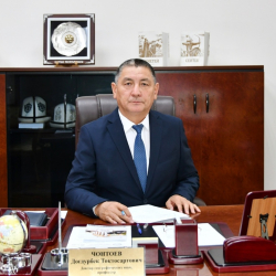 Догдурбек Чонтоев: “100 жылдыкка карата Улуттук университеттин дүйнөлүк университеттердин QS-рейтингине киргени символикалуу иш”