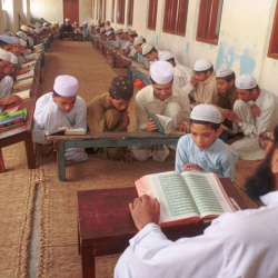 Өзбекстанда жаш балдарга мыйзамсыз диний сабак бергендерге жаза күчөтүлөт