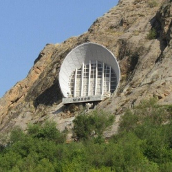 Сулайман-Тоонун боорундагы үйлөр алынат