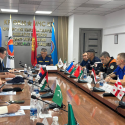 Кыргызстанга дүйнөнүн 11 мамлекетинен тоо-кен куткаруучулары билимин тереңдетүүгө келишти