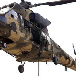 Вертолет Минобороны совершил жесткую посадку в районе пика Победы