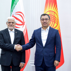 Президент Садыр Жапаров принял Первого вице-президента Ирана Мохаммада Реза Арефа в Чолпон-Ате