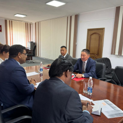 Коопсуздук кеңешинин катчысы Бактыбек Бекболотов Индиянын элчиси Бирендер Сингх Ядав менен жолугушту