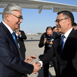 Казакстандын Президенти Касым-Жомарт Токаев Кыргызстанга расмий сапар менен келди