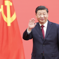 Си Цзиньпин Тибет автономдук району түзүлгөнүн 60 жылдык салтанатына катышты