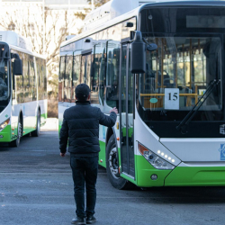 Бишкекте жаңы окуу жылынын башталышына байланыштуу коомдук транспорттун иши күчөтүлөт