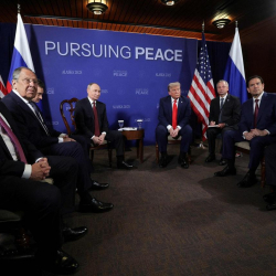 Ушаков: Путин–Трамп жолугушуусунда үч тараптуу сүйлөшүү каралган жок