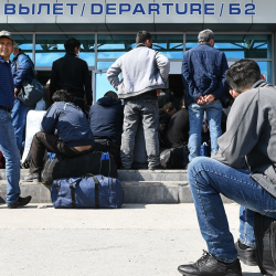 Россияда мыйзамсыз жүргөн мигранттар чыгарыла баштайт