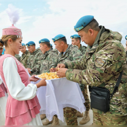 Казакстандык аскерлер Кыргызстанга келишти