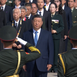 Си Цзиньпин почтил память павших народных героев