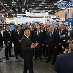 Глава Кабмина Адылбек Касымалиев посетил международную выставку «Иннопром. Беларусь» и выступил на пленарном заседании в городе Минск