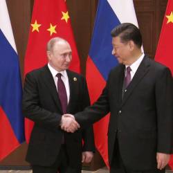 Президент России Владимир Путин поздравил Председателя Китайской Народной Республики Си Цзиньпина