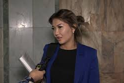 Салмагың кандай саясатчы? Эл дүрбөсө Айдарова дагы дүрбөп...