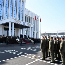 Садыр Жапаров открыл новое здание Бишкекского главного управления ГКНБ