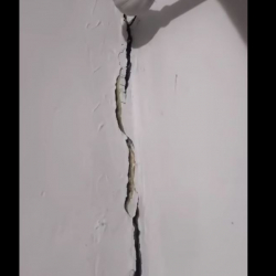 6 баллдык жер титирөөдөн 10дон ашык имарат жабыркады