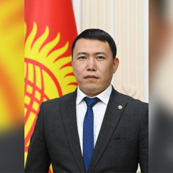 Салмагың кандай саясатчы? Аскат Алагөзов – коом менен бийликтин көпүрөсү