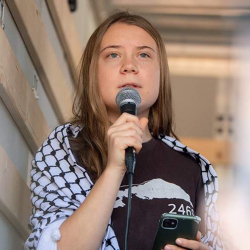 Трамп резко высказался об экоактивистке Тунберг