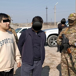 Бир туугандардын өлүмү: Кармалган жаран көрсөтмө берди