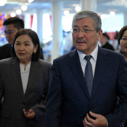 Адылбек Касымалиев Арабаев атындагы Кыргыз мамлекеттик университетинин жамаатын 80 жылдык мааракеси менен куттуктады