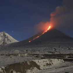 Вулкан Ключевской на Камчатке совершил выброс пепла на высоту 7 км