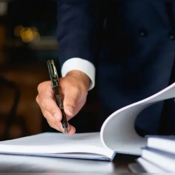 Мыйзамсыз 19 токтом чыгарган бажы кызматкери айыпка жыгылды