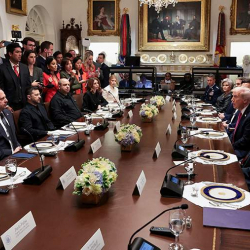 Axios указал на жесткость Трампа в ходе встречи с Зеленским