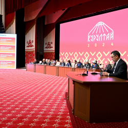 Жапаров перенес дату проведения IV народного курултая