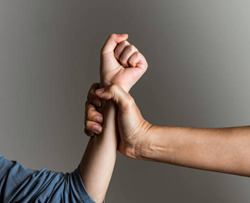 Девушка обвинила экзаменатора «Унаа» в изнасиловании. Комментарий милиции и «Унаа»