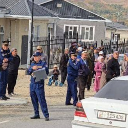 Баткенде чек ара айылдарынын эли ӨКМ тарабынан көчүрүлүүдө