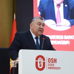 Мамлекеттик Катчы Марат Иманкулов Ошто окутуучулар, студенттер менен жолукту