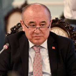 Текебаев нарктуу аксакал болууга “чийкилигин” көрсөттү