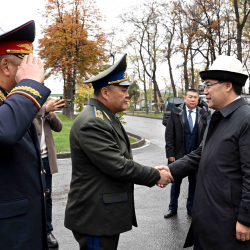 Президент Садыр Жапаров посетил обновленное здание ГУВД города Бишкек