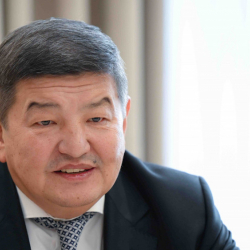 “Акылбек Жапаров кол тийгис ак каргабы?”