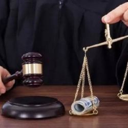 Садыр Жапаров Кылмыш-жаза кодексине өзгөртүү жөнүндө мыйзамга кол койду