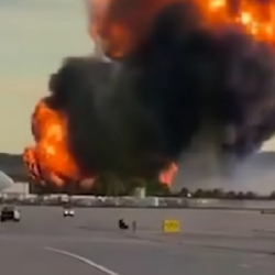 Число жертв крушения грузового самолета в США выросло до 12