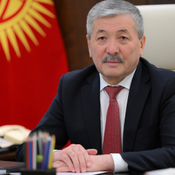 Глава Кабинета Министров Адылбек Касымалиев поздравил представителей средств массовой информации с профессиональным праздником