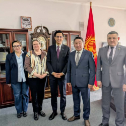 Бактыбек Бекболотов ЮНИСЕФтин Кыргызстандагы өкүлү Самман Тапа менен жолугушту