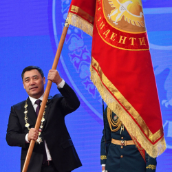 Садыр Жапаров утвердил новый штандарт главы государства