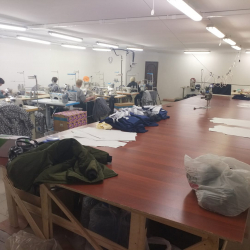 Тигүүчүлөр тосулган чек арадан кыйналып, өкмөттөн чара талап кылууда