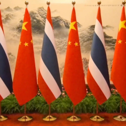 Си Цзиньпин провел церемонию встречи короля Таиланда Маха Вачиралонгкорна